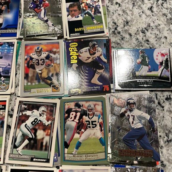 NFL FOOTBALL PLAYERS TRADING CARDS Collectible 80’s 90’s and 2000 LOT OF 190 - Picture 10 of 15